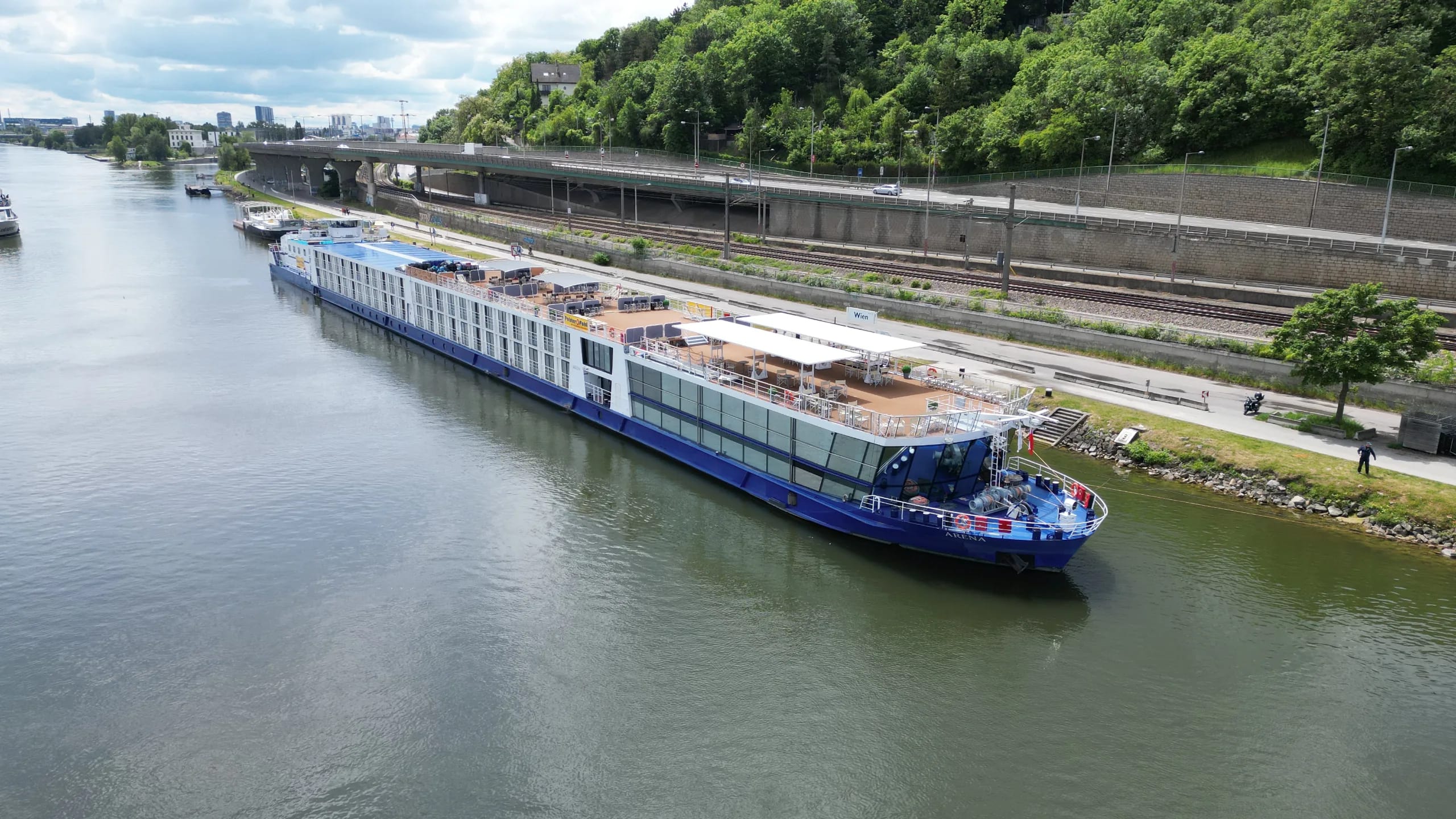 2 Tage Bratislava mit Ganslessen & Live Konzerten an Bord der MS Arena